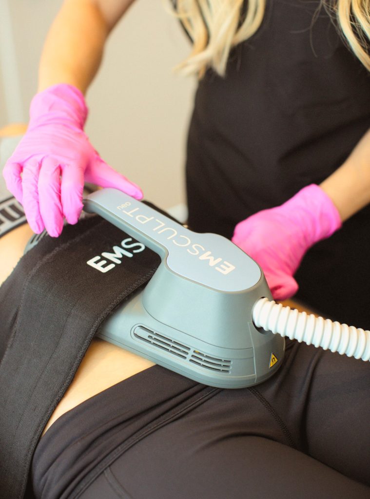 Traitement Emsculpt NEO à la clinique Dermarea